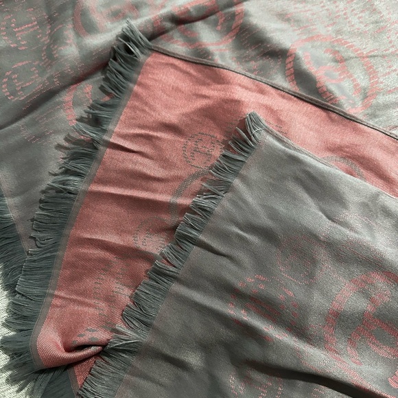 Pink/gray scarf - Picture 4 of 5